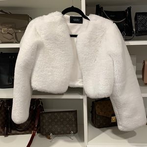 White crop fur